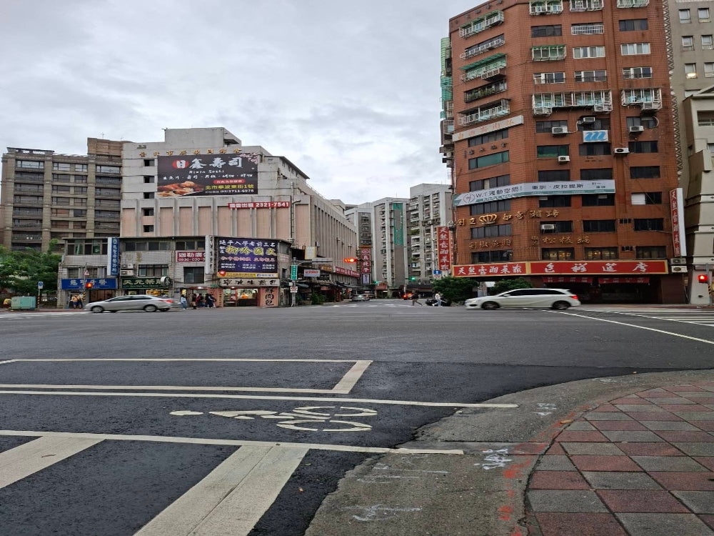 鄰近捷運中正紀念堂站及南門市場，獨立坡道平面，出入方便