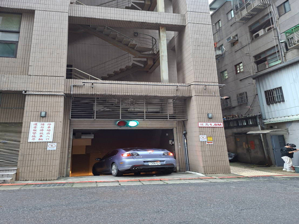 鄰近捷運中正紀念堂站及南門市場，獨立坡道平面，出入方便