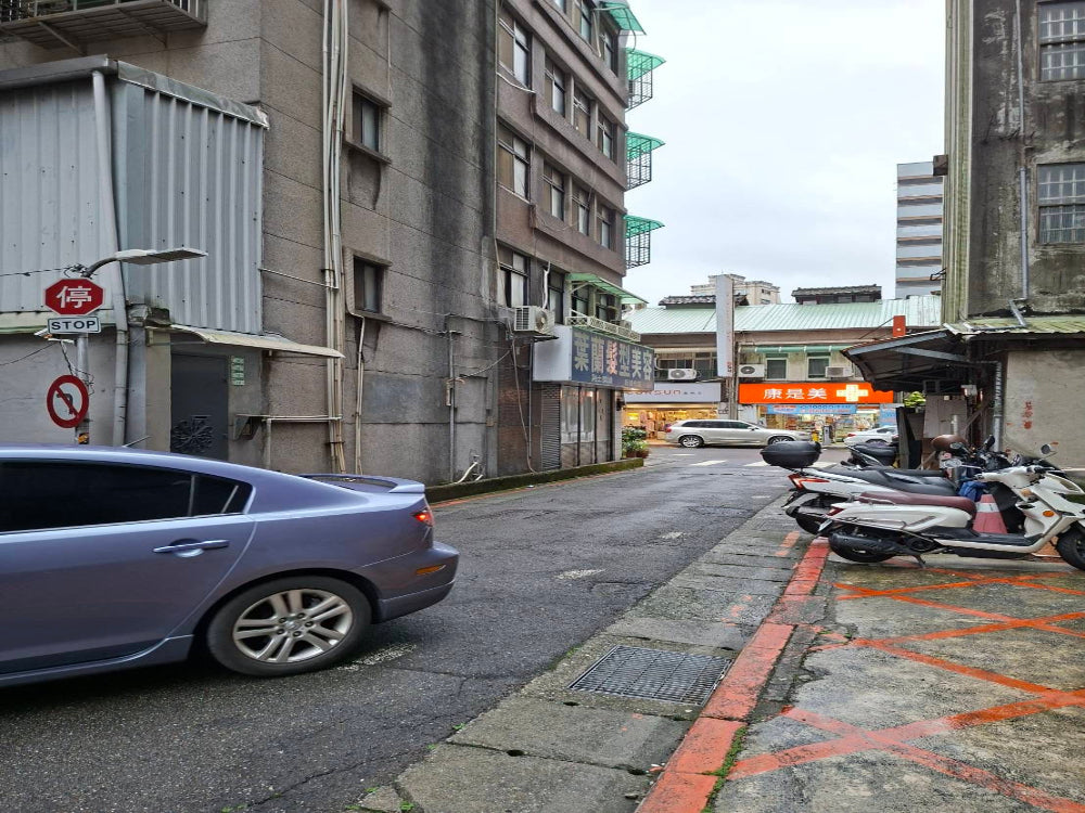 鄰近捷運中正紀念堂站及南門市場，獨立坡道平面，出入方便