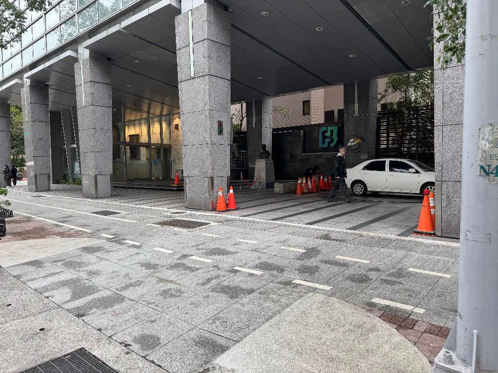 仁愛路四段，塔式機械，可停休旅車