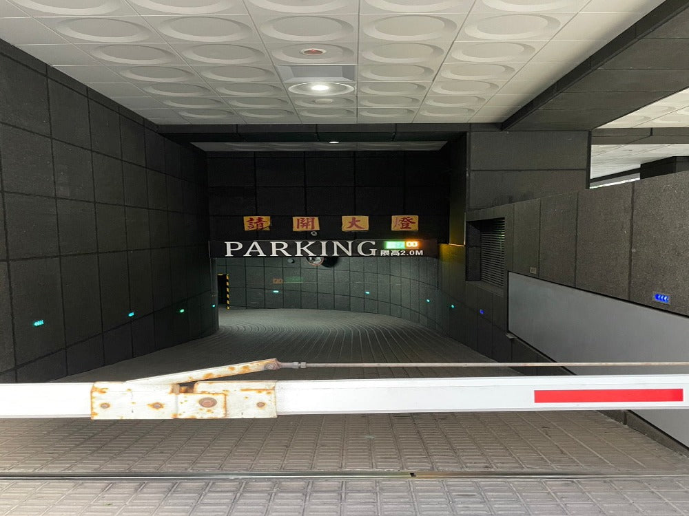 【華宴】近植物園/龍山國中旁，24小時進出可，有管理室內車位。費用含管年繳優惠可議