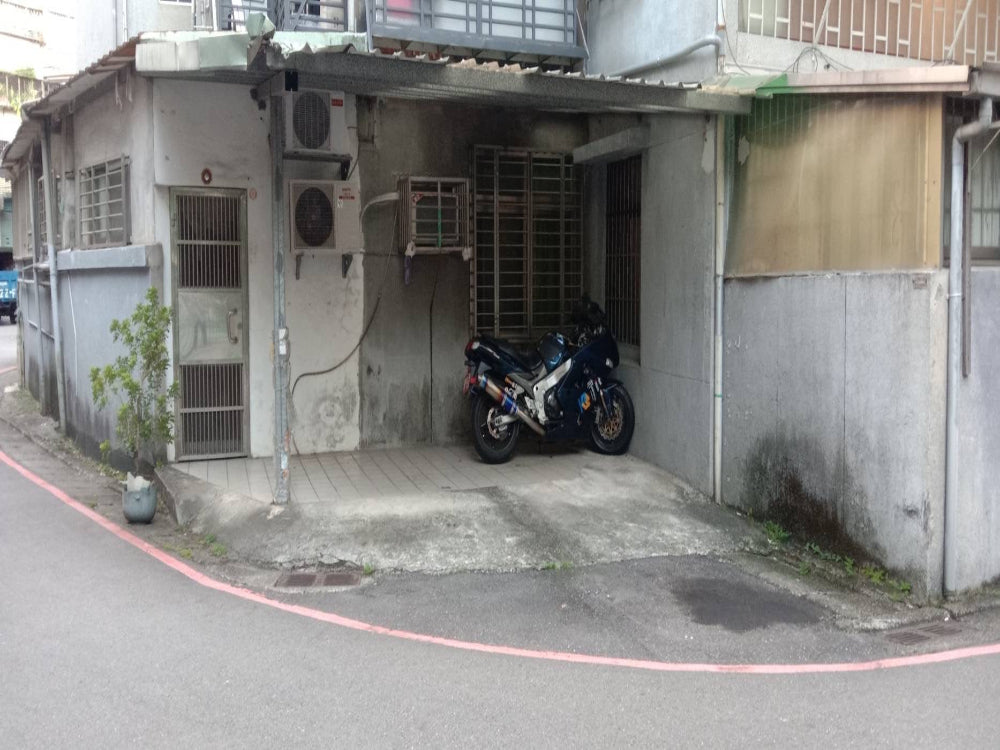 步行4分鐘到捷運新店區公所，戶外平面